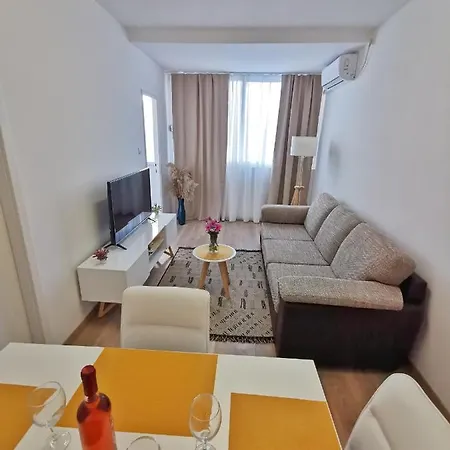 Tajchi, 5 Min From Rixos Appartement