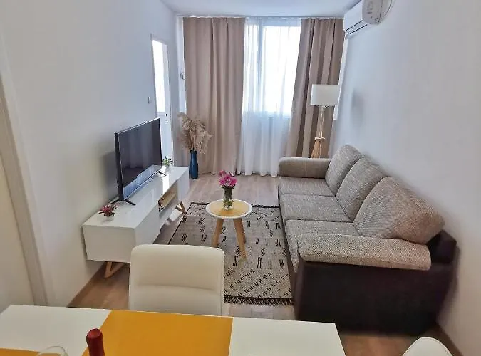 Tajchi, 5 Min From Rixos Appartement