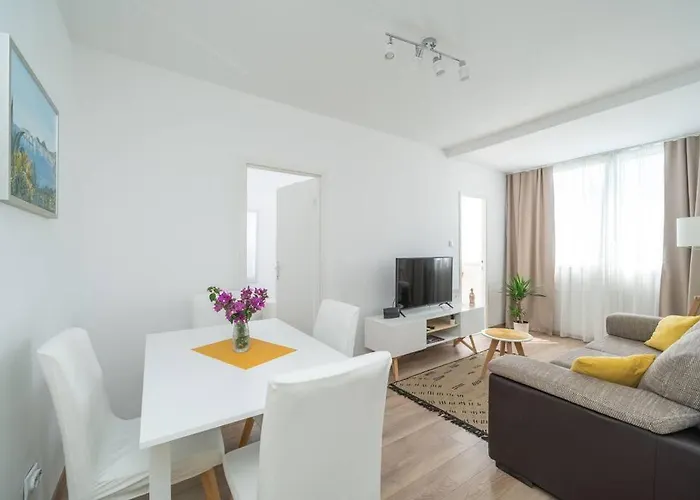Tajchi, 5 Min From Rixos Appartement